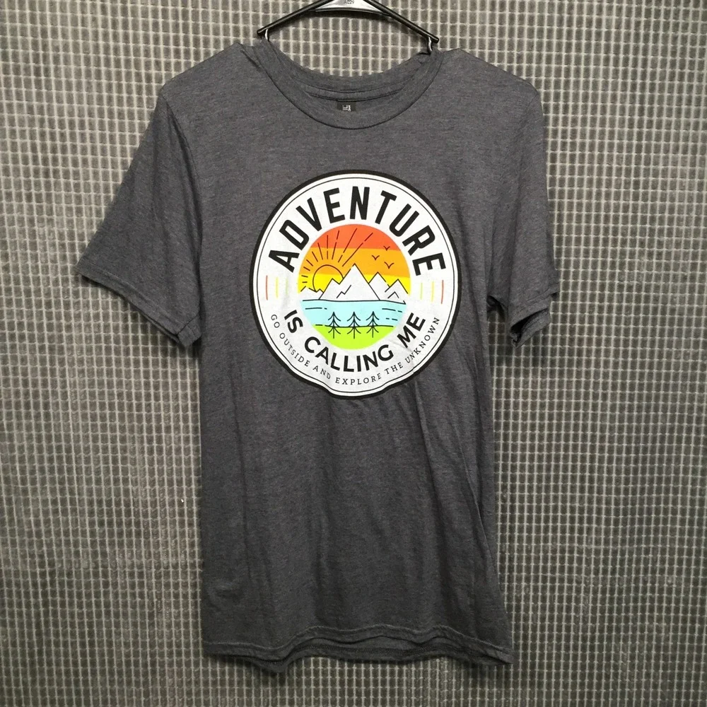 Anvil Mens T-Shirt Adventure Is Calling Me Graphic Small Gray Bacon & Co
